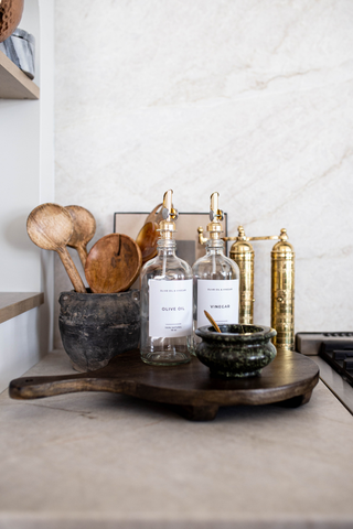 Olive & Vinegar Glass Bottles – Sleek Clear Design with Gold Spout (16 oz.)